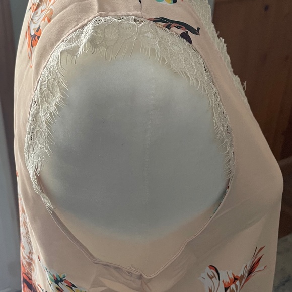 Women's V-Neck Floral Sleeveless Blouse with Lace Trim - Floral Apricot - Picture 5 of 10